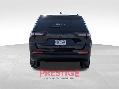 Used 2024 Jeep Grand Cherokee L Altitude AWD/4WD image 11