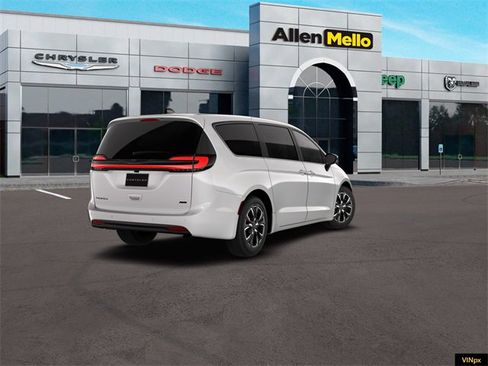 New 2026 Chrysler Pacifica Select image 7