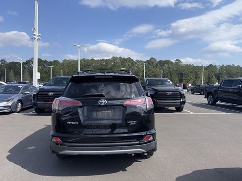 Used 2018 Toyota RAV4 Limited image 3