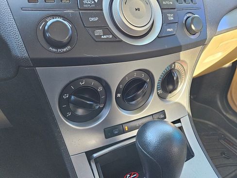 Used 2010 MAZDA MAZDA3 i Touring image 20