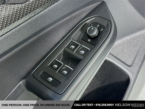 Used 2022 Volkswagen Golf R image 18