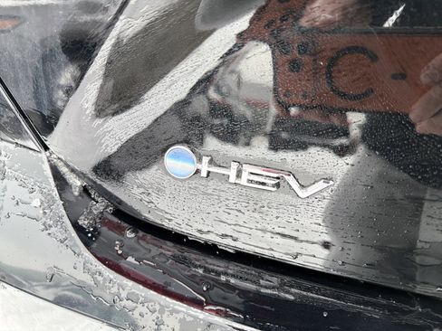 Used 2025 Toyota Camry LE image 7