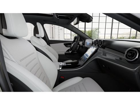 Used 2025 Mercedes-Benz C 300 Sedan image 3