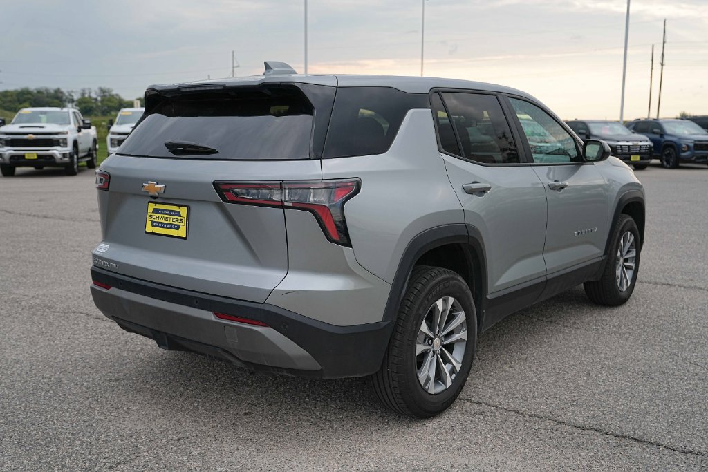 Used 2026 Chevrolet Equinox LT AWD/4WD image 7