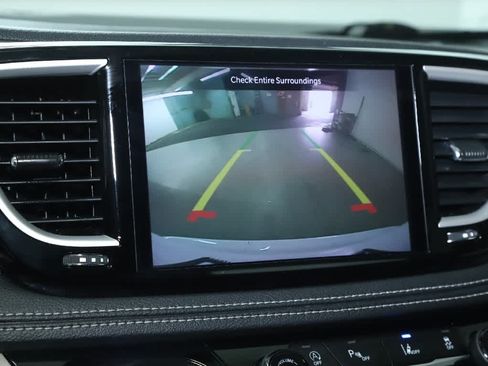 Used 2023 Chrysler Pacifica Touring-L FWD image 28