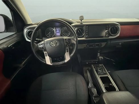 Used 2020 Toyota Tacoma SR5 RWD image 10
