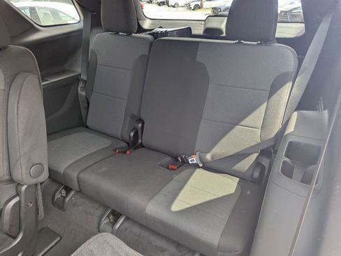 Used 2022 Chevrolet Traverse LT image 38