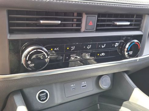 Used 2023 Nissan Rogue S FWD image 19
