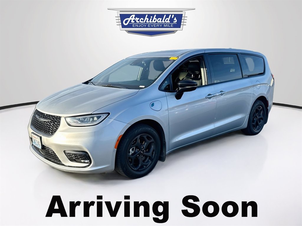 Used 2023 Chrysler Pacifica Limited w/ S Appearance Package FWD image 2
