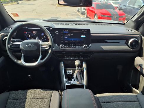 Used 2024 Chevrolet Colorado Z71 w/ Z71 Convenience Package 2 AWD/4WD image 3
