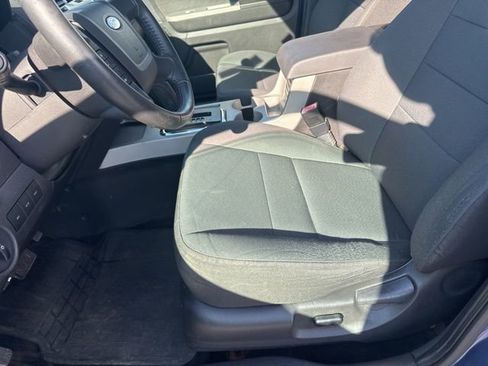 Used 2010 Ford Escape XLT image 16