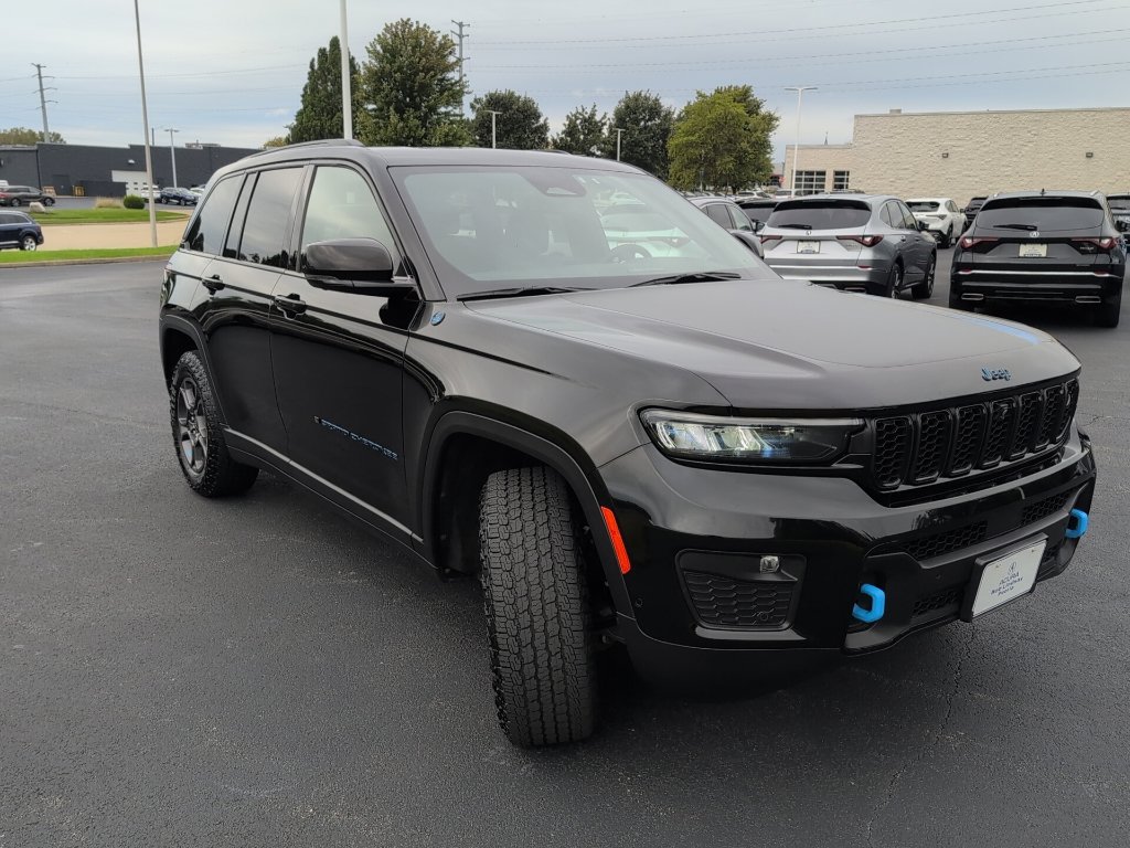 Used 2024 Jeep Grand Cherokee Trailhawk w/ Advanced Protech Group II AWD/4WD image 8