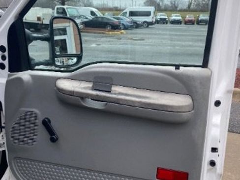 Used 2004 Ford F350 Lariat image 19