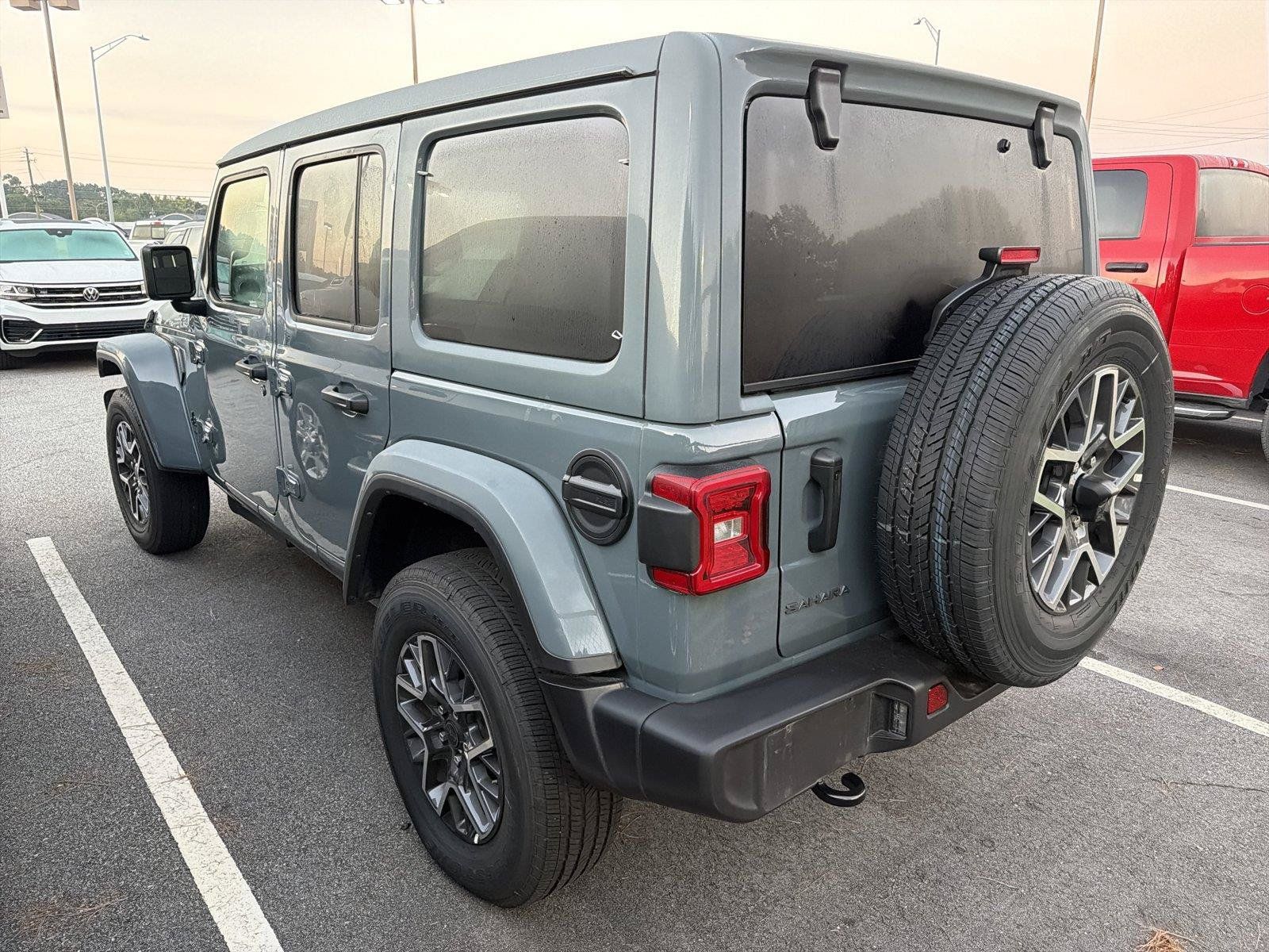 Used 2026 Jeep Wrangler Unlimited Sahara AWD/4WD image 5