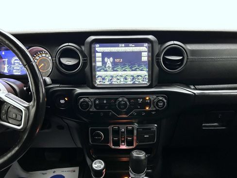 Used 2019 Jeep Wrangler Unlimited Sahara AWD/4WD image 13