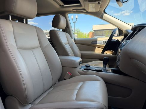 Used 2019 Nissan Pathfinder SL w/ SL Premium Package AWD/4WD image 18