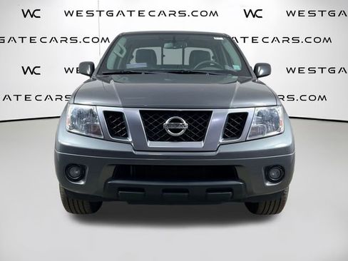 Used 2020 Nissan Frontier SV image 2