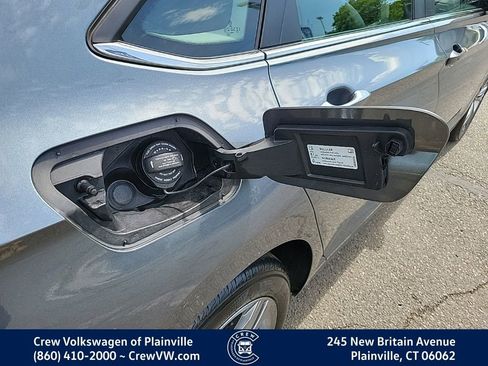 Certified 2024 Volkswagen Jetta SE FWD image 32