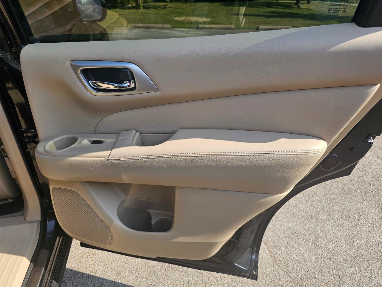 Used 2014 Nissan Pathfinder Platinum w/ Platinum Premium Package FWD image 17