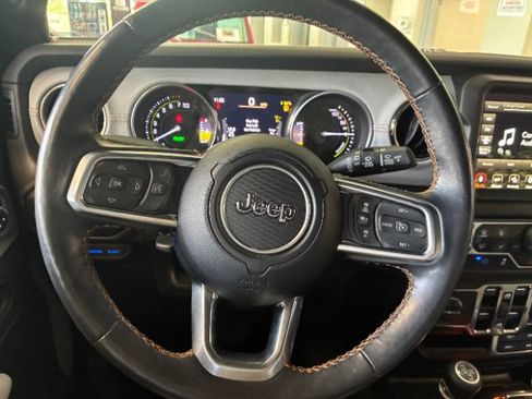 Used 2023 Jeep Wrangler Unlimited Sahara AWD/4WD image 21