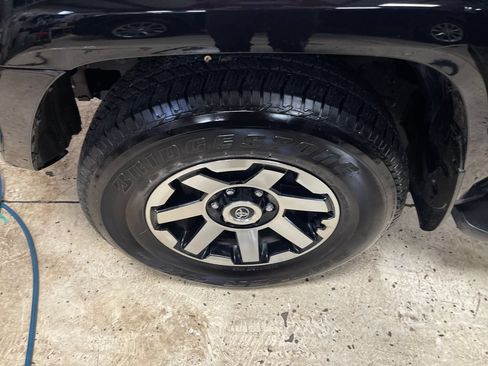 Certified 2023 Toyota 4Runner TRD Off-Road Premium w/ Off Road Premium Plus Package AWD/4WD image 10