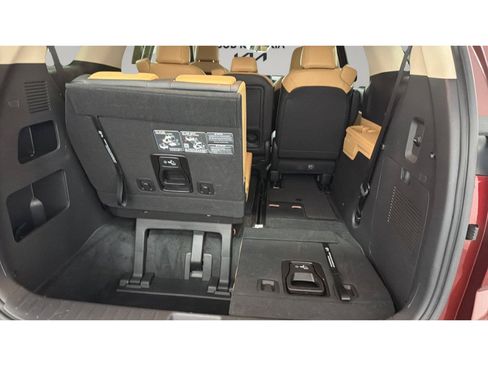 Used 2024 Kia Carnival LX FWD image 12