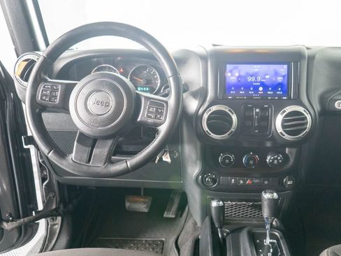 Used 2016 Jeep Wrangler Unlimited Sahara w/ Connectivity Group AWD/4WD image 12