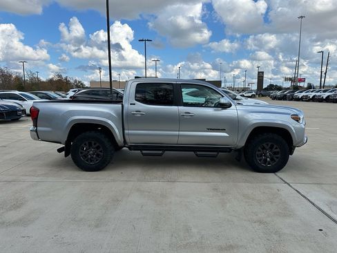 Used 2022 Toyota Tacoma SR5 w/ SR5 Appearance Package (SM) image 4