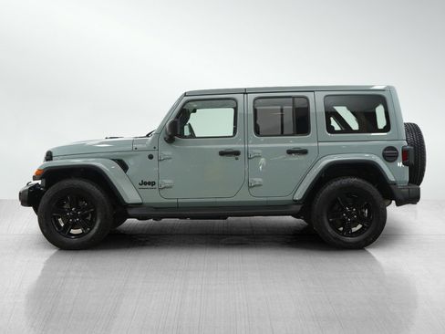 Used 2023 Jeep Wrangler Unlimited Sahara AWD/4WD image 2