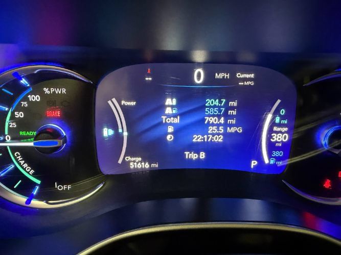 Used 2024 Chrysler Pacifica Limited FWD image 18