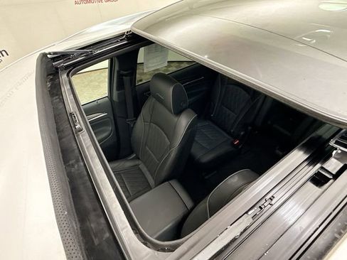 Used 2023 Buick Enclave Avenir image 23