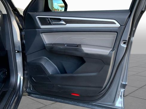 Used 2023 Volkswagen Atlas SE w/ Panoramic Sunroof Package FWD image 24