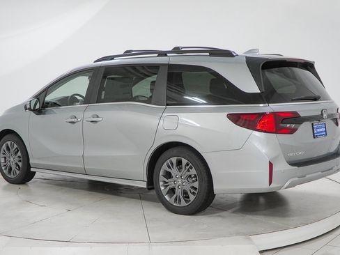 New 2026 Honda Odyssey Touring image 6