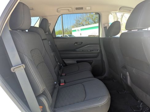 Used 2025 Nissan Pathfinder SV image 25