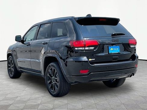 Used 2018 Jeep Grand Cherokee Altitude AWD/4WD image 4