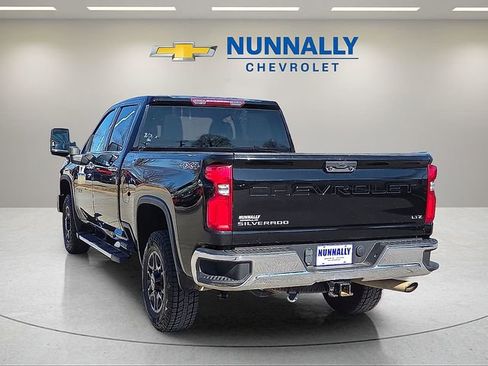 Used 2022 Chevrolet Silverado 2500 LTZ AWD/4WD image 3
