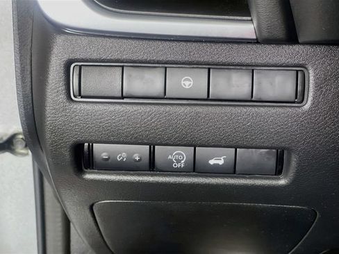 Used 2025 Nissan Rogue SV FWD image 11