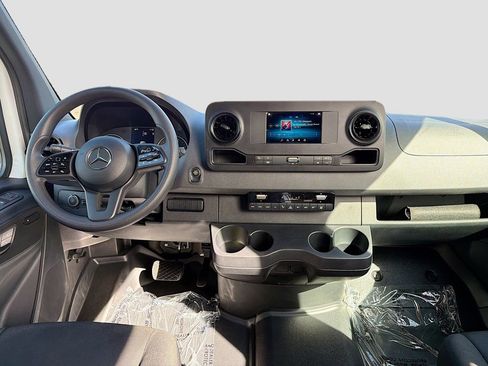 Used 2024 Mercedes-Benz Sprinter 2500 image 22