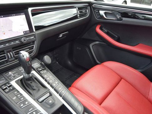 Used 2019 Porsche Macan AWD/4WD image 28