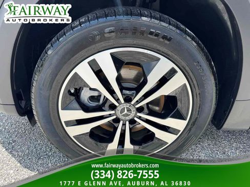 Used 2025 Mercedes-Benz GLB 250 image 30