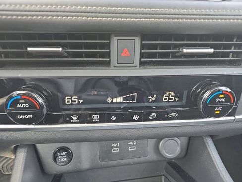 Used 2025 Nissan Rogue SV image 4