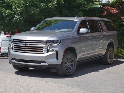 Used 2023 Chevrolet Suburban High Country w/ Max Trailering Package AWD/4WD image 2