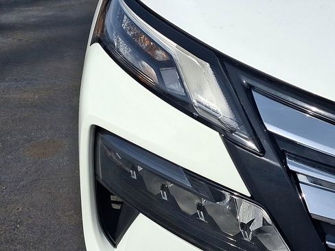 Used 2024 Nissan Rogue S image 9