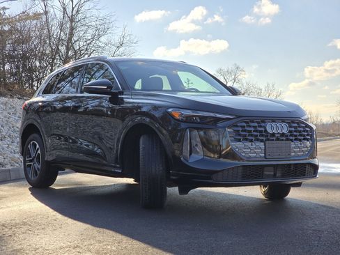 Certified 2025 Audi Q5 Premium w/ Convenience Package image 8