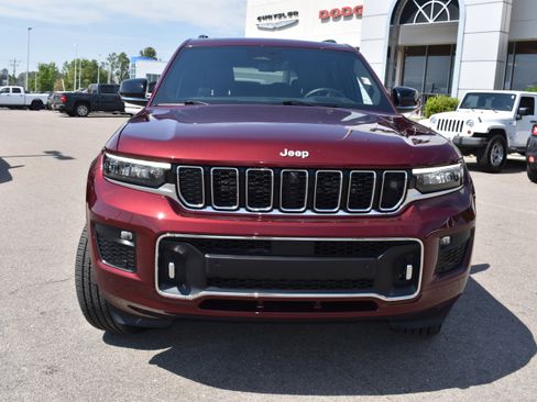 Used 2025 Jeep Grand Cherokee L Overland w/ Advanced Protech Group III AWD/4WD image 4