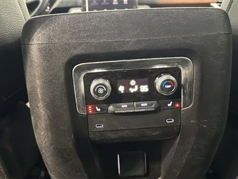Used 2025 GMC Yukon XL Denali image 38