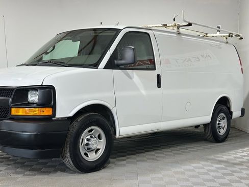 Used 2017 Chevrolet Express 2500 image 6
