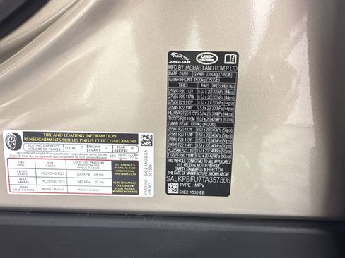 New 2026 Land Rover Range Rover Long Wheelbase SE image 17