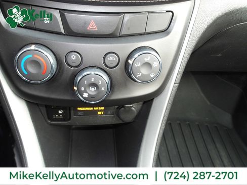 Used 2018 Chevrolet Trax LT w/ LT Convenience Package image 22