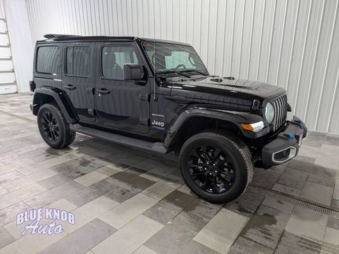 Used 2022 Jeep Wrangler Unlimited Sahara w/ Cold Weather Group image 5